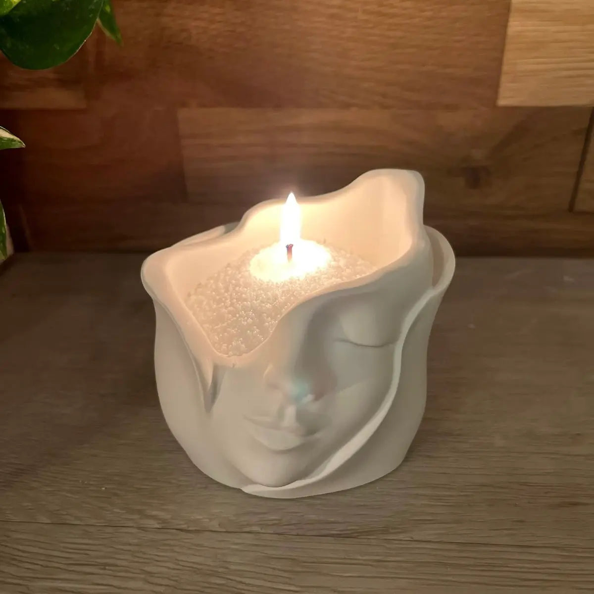 Vaso “Volto di Luce” in Ceramica – Contenitore Decorativo per Candele con Perle di Cera